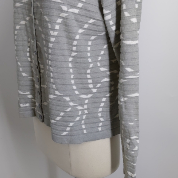 Mansted gray w white cardigan-sz M - Picture 3 of 7